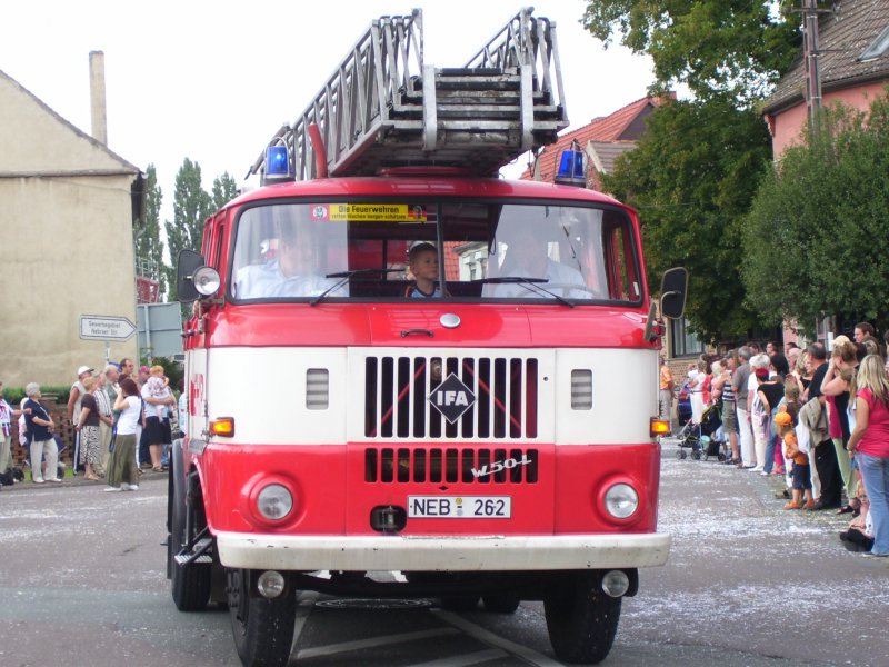 Frontansicht des IFA W50L Hubrettungsfahrzeug´s der Freiwilligen Feuerwehr Laucha an der Unstrut; 19.08.2007