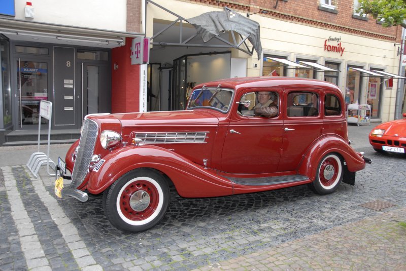 Hudson Big Six Sedan, Bj. 1935, startet zur 3. Oldtimersternfahrt des ADAC zum Hessentag in Langenselbold. Startort ist 36088 Hnfeld
