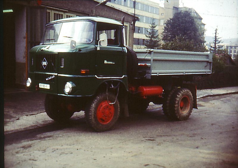 IFA W50LA/DSK nach dem Neuaufbau in den 70er. Dieser W50 wurde in den Sommermonaten bei der LPG zum Krnerabfahren genutzt.Spter wurde er aus diesem Betrieb abgezogen und ging in den Kombinatsbetrieb.