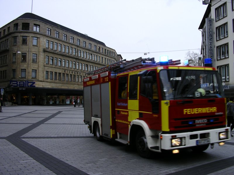 IVECO Magirus  EUROFIRE  der Bochumer Feuerwehr zum Einsatzort.
(14.01.2008)