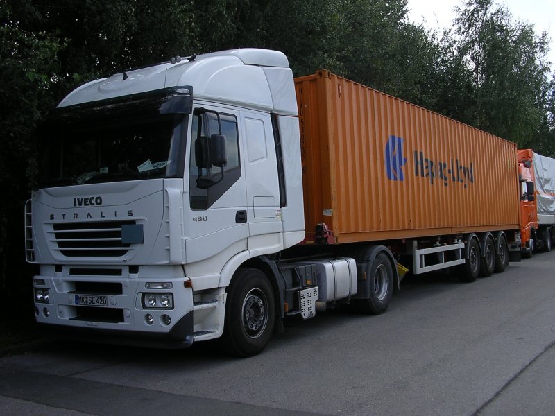 IVECO Stralis 430 mit Container von Hapag Lloyd.(03.08.2008)
