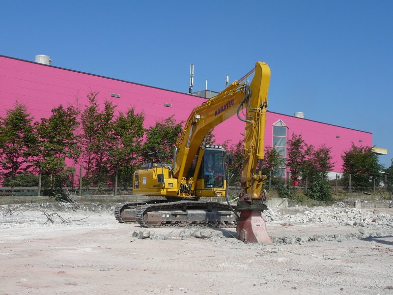 Komatsu PC210LC auf einer Baustelle in Fulda im August 2009