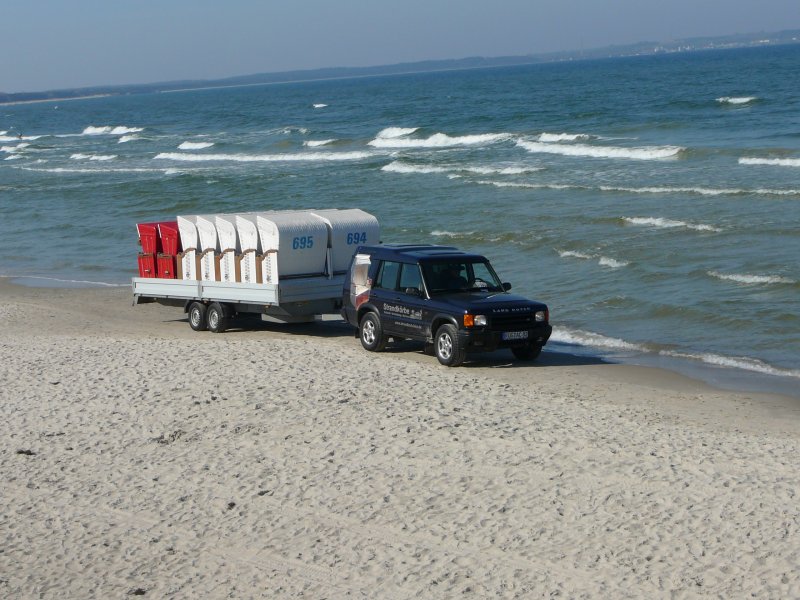 Land Rover bringt Strandkrbe an den Strand von Binz/Rgen am 23.04.09