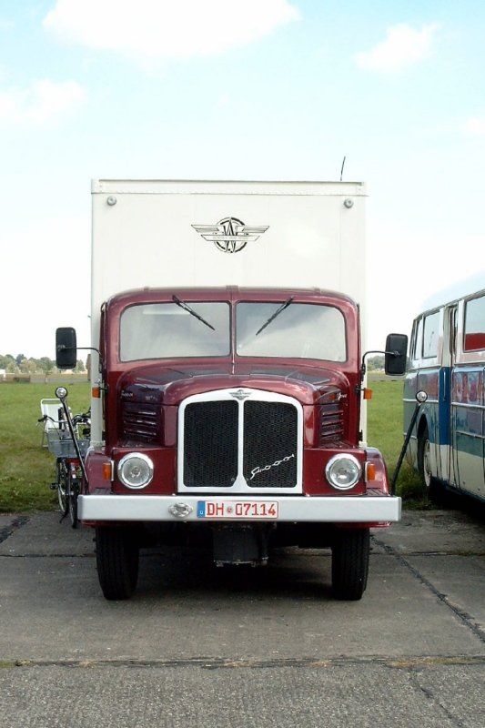 Lastkraftwagen S 4000-1 mit Kofferaufbau; Lrz (04.08.2007)