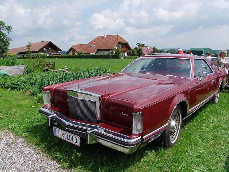Lincoln Continental Mark V wurde im Zeitraum von 197779 mit knapp 229000 Stck gefertigt, einer davon nimmt an der Oldtimerausstellung beim Stehrerhof in Neukirchen/Vckla teil;  090705