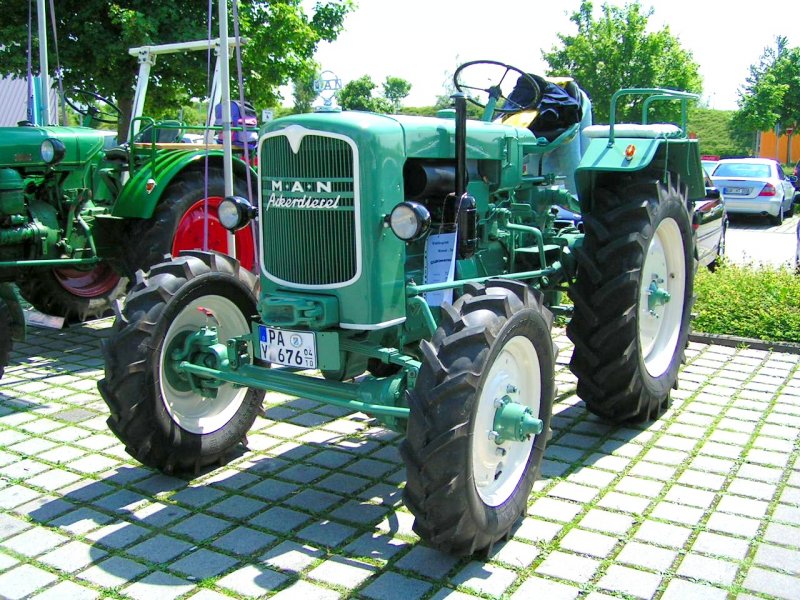 MAN-Ackerdiesel aus dem Jahre 1954 bringt 18PS Arbeitsleistung; Oldtimer-Traktorenausstellung in Pfarrkirchen; 080524