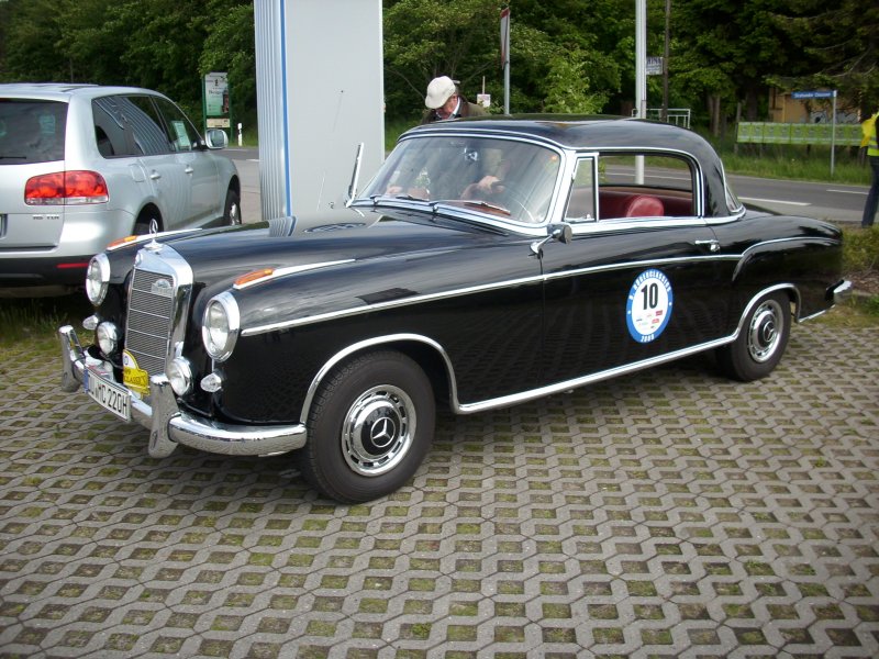 MB 2205(Coupe) W 180 Baujahr 1959 fotografiert am 23.Mai 2009 bei der 8.Rgenclassics in Bergen/Rgen.
