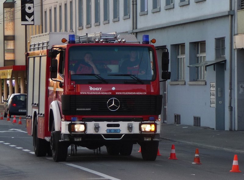 Mercedes 1429  BE 382 der Feuerwehr Nidau/Ipasch unterwegs in Biel/Bienne am 06.06.2009