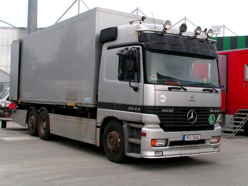 Mercedes-ACTROS2543, einer Fernsehanstalt anlsslich des O-Derby in Ried i.I.; 080412