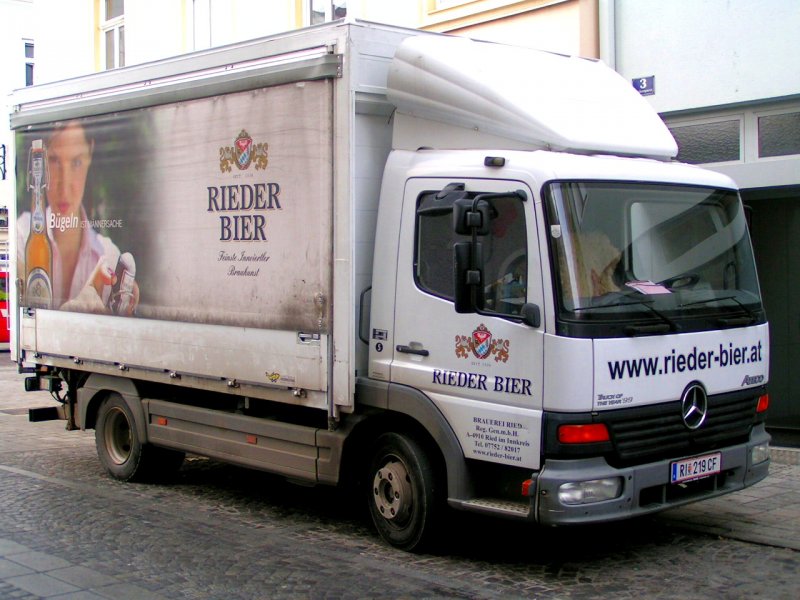 Mercedes-ATEGO der Brauerei Ried im Zustelldienst; 080102