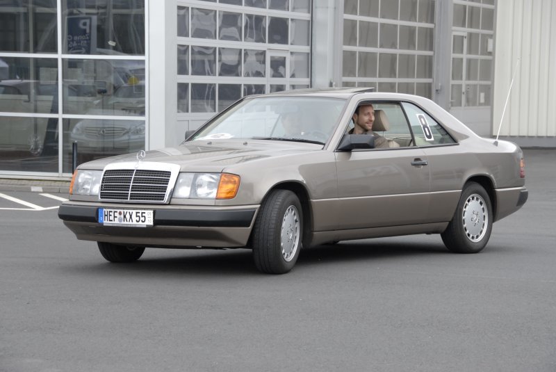 Mercedes Benz 230 CE unterwegs anl. der DMV-ClassicTour  Rund um Fulda  des MSC Fulda am 07.06.2009 
