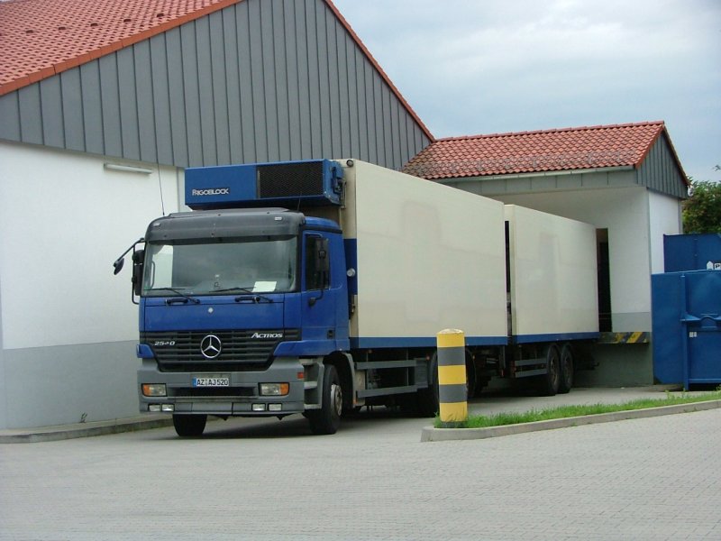 Mercedes-Benz Actros 2540 (20.10.09, Bensheim).