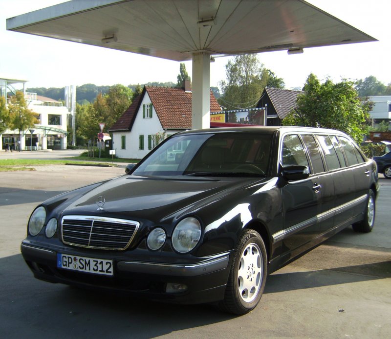 Mercedes Benz Strech Limousine (gesehen am 19.09.09 in Gppingen).