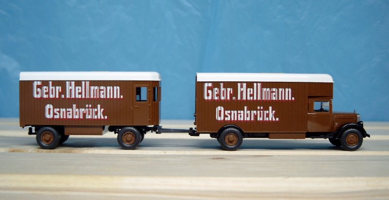 Mercedes Mbeltransporter der Firma  hellmann ; Ep. II/III  (WIKING 3420)