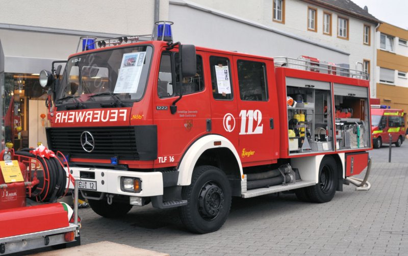 Mercedes TLF 16 am 08.08.2009 in Euskirchen anllich Ausstellung der  Freiwilligen Feuerwehr . 