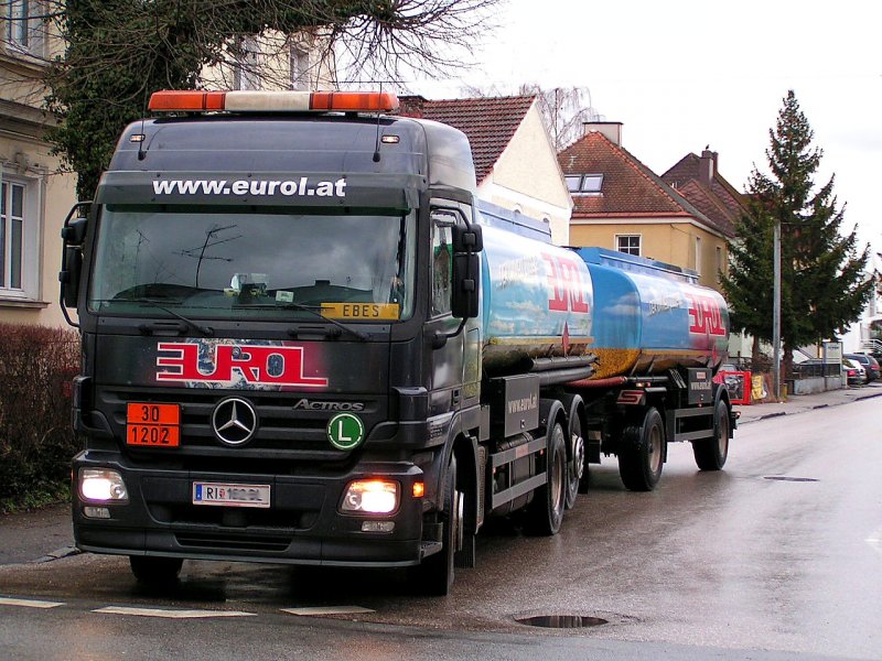 Mercedes(ACTROS), Tankwagen-Hngerzug kehrt zum  Betrieb(EUROL)zurck;  Ried i.I.; 080118