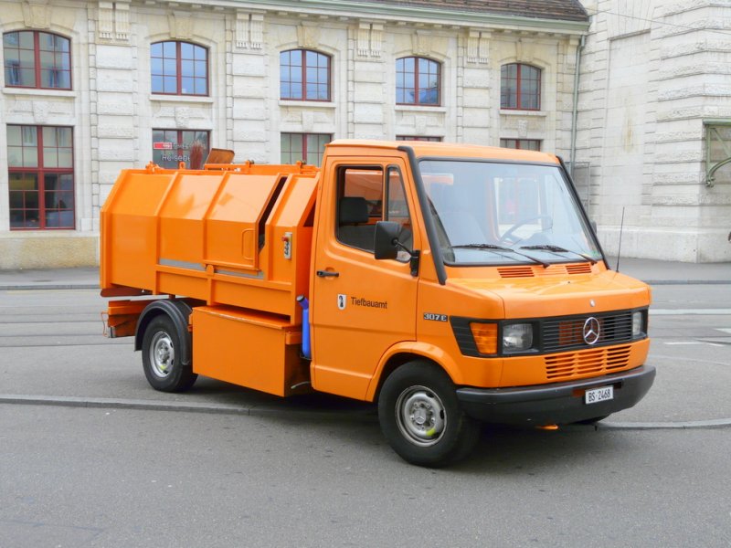 mini-muellwagen-merzedes-307-e-20889.jpg
