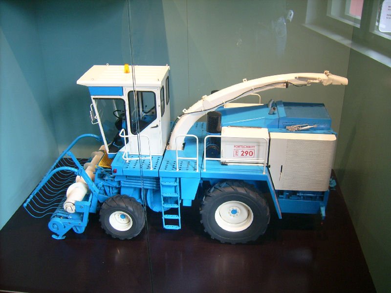Modell der Fortschritt Feldhcksler E290 im Landwirtschaftsmuseum Blankenhain