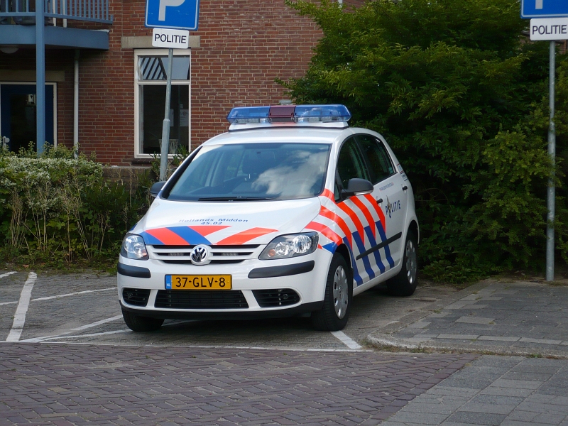 Neue Volkswagen Golf Politie Hollands-Midden fotografiert in Leiden Augustus 2009.