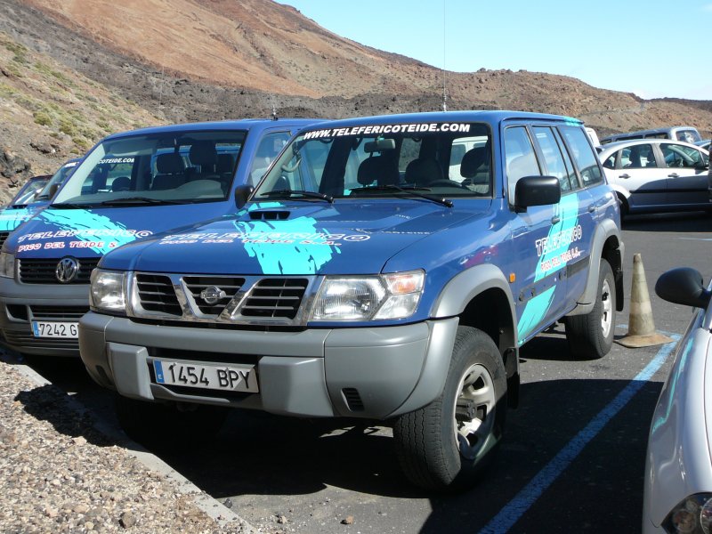 Nissan Patrol der Betreibergesellschaft Teide-Seilbahn, abgestellt an der Talstation der Teide-Seilbahn im Januar 2009