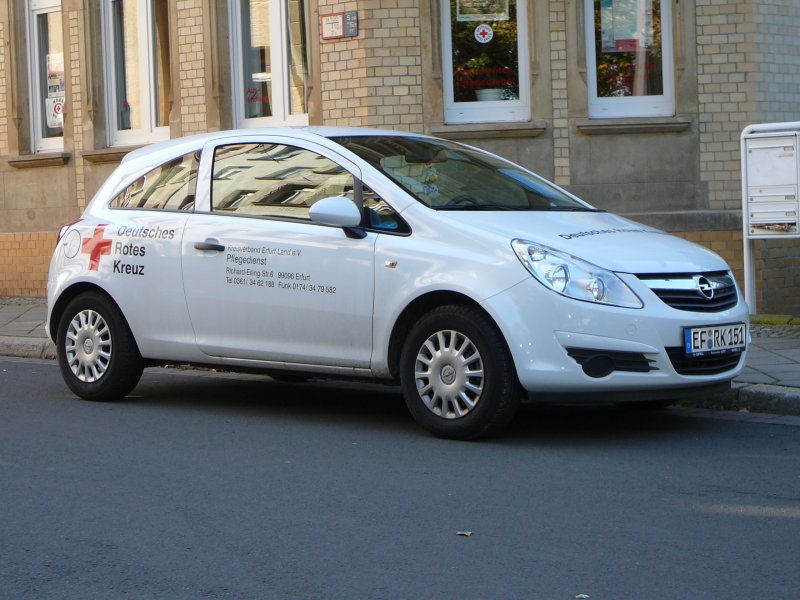 Opel Corsa des DRK Erfurt am 20.10.2009 in Erfurt abgestellt
