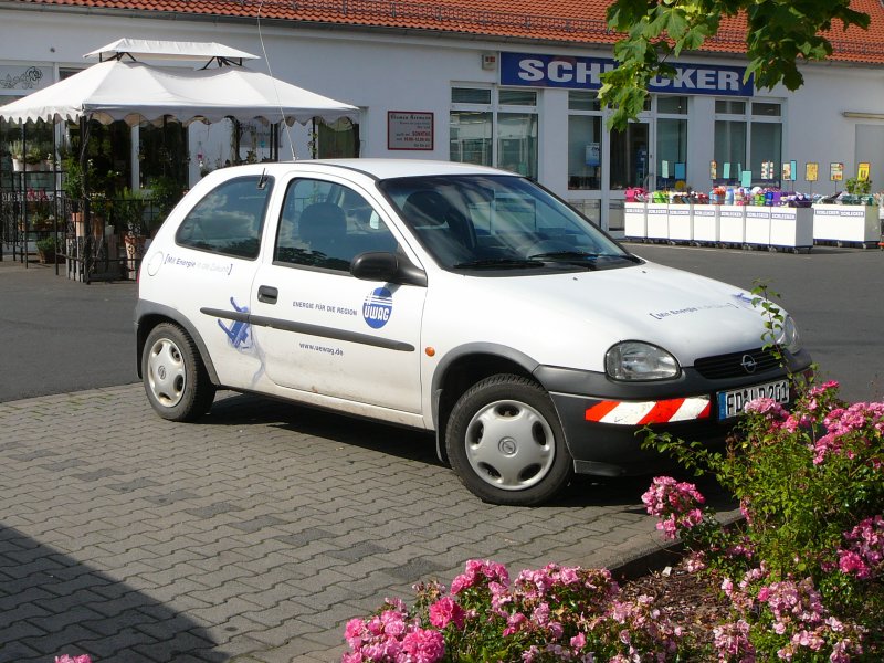 Opel Corsa der WAG, eines regionalen Energielieferanten, gesehen in Fulda-Lehnerz, Juli 2009