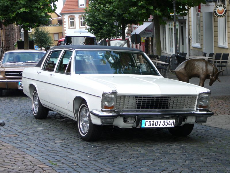 Opel Diplomat 5.4 unterwegs am 24.08.08 in 36088 Hnfeld anl. der 5. Old- und Youngtimerausstellung