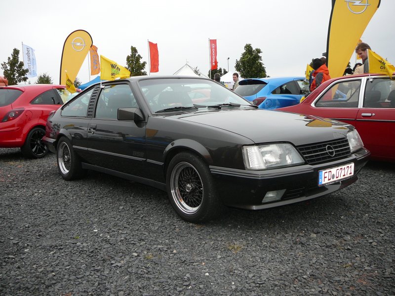 Opel Monza beim 1. Fuldaer Autotag am 04.10.2009 im Ausstellungsgelnde  Fulda-Galerie  

