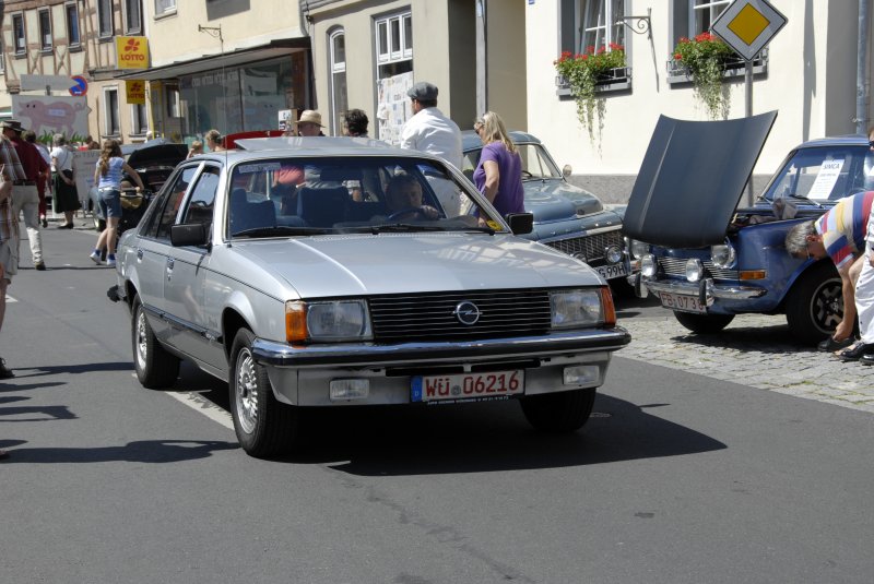 Opel Rekord auf dem Weg zu seinem Standplatz anl. der Fladungen Classics 2009