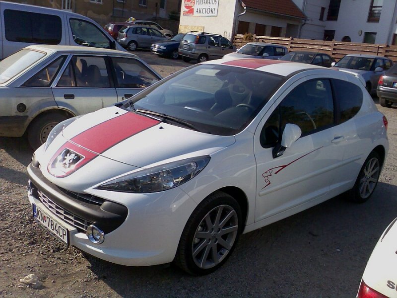 Peugeot 207.