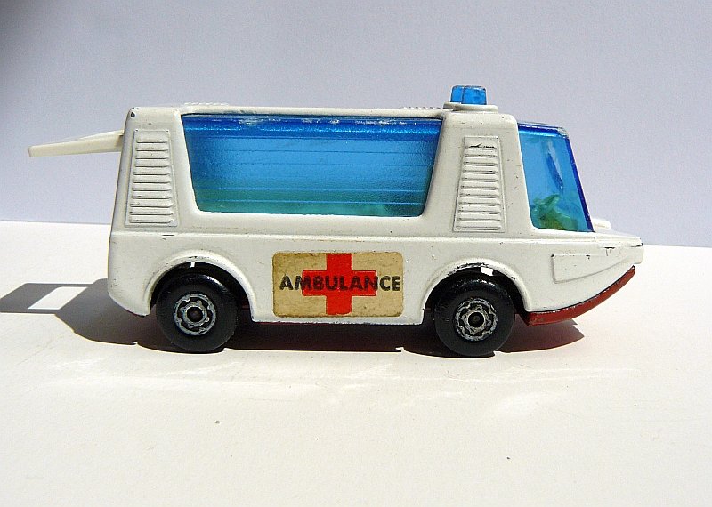 Phantasiemodell Ambulance. (Matchbox Superfast Nummer 46 von 1971)
