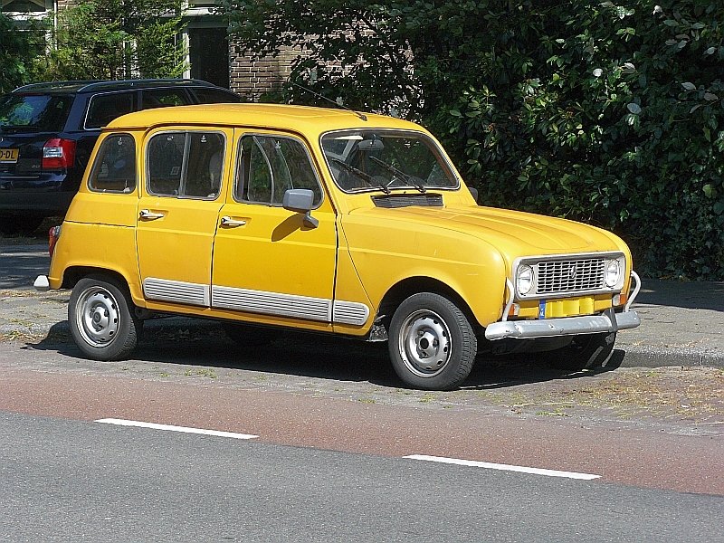 Renault 4 GTL fotografiert in Oegstgeest in Niederlande am 29-06-2008.