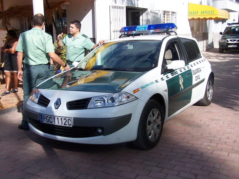 Renault Megane als Streifenfahrzeug der Guardia Civil, gesehen in Playa de Mogan, Gran Canaria im Januar 2007