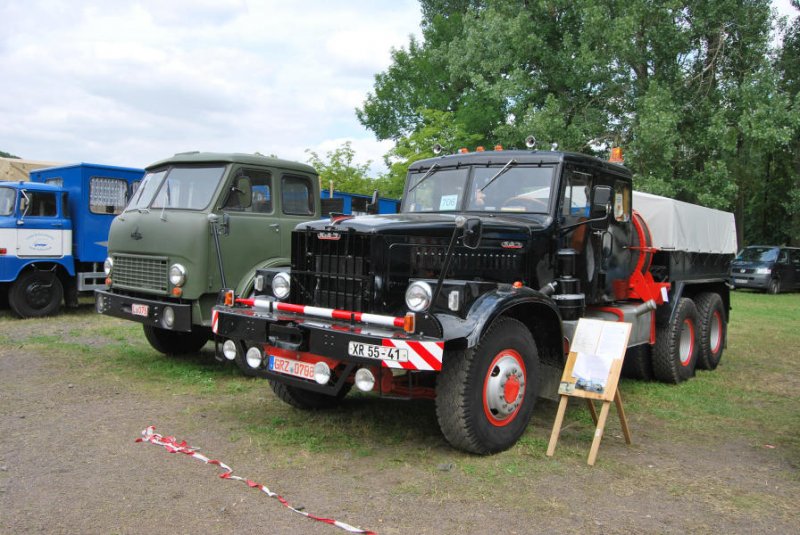 Russische LKW durften dieses Jahr beim Traktorentreffen in Markkleeberg nicht fehlen, Links der MAZ rechts der KrAZ, 28.06.09