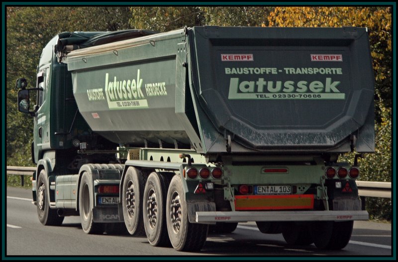 SCANIA R500 von Baustofftransporte LATUSSEK ist bei Schwerte-Ergste in Richtung Hagen unterwegs. (13.10.2008)
