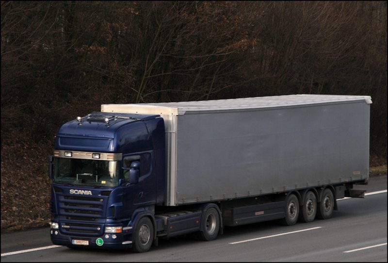 Schwedische 8/ Power: Scania Topline R560 8/ aus sterreich ist am 22.01.2009 nach Sden unterwegs. 
