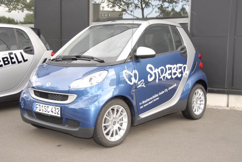 Smart  CO2-STREBER  steht vor der Smart-Niederlassung Fulda am 07.06.2009