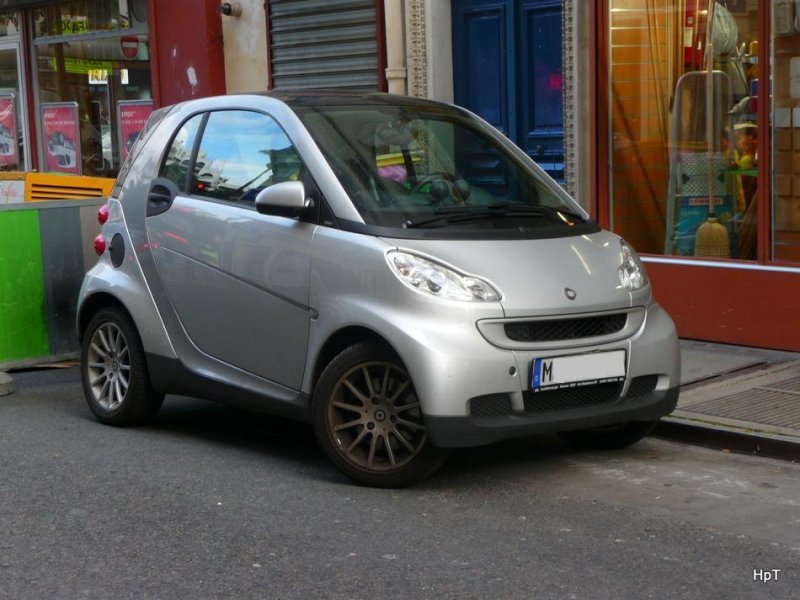 Smart - Grauer Smart in den Strassen von Paris am 17.10.2009