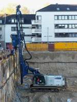 Thyssen Krupp Ramme TM 13/16 SL erstelt die Fundamente fr einen Neubau in Krefeld, 6.11.12