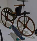 Model einer Laufmaschine aus dem Jahr 1820, gebaut von Anton Burg und Sohn, gesehen im Technikmuseum in Wien.