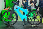 Dieses Fahrrad ist ein nahezu vollständig aus ausgedienten Kunststoff-Fischernetzen hergestellter Prototyp von igus:bike, welcher Teil der Ausstellung auf der Messe Hannover war. (April 2024)