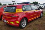 =VW Golf VII als Kommandowagen der Feuerwehr DRESDEN steht im Mai auf dem Besucherparkplatz der RettMobil 2024