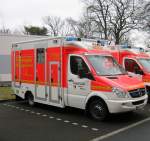Rettungswagen RTW der Freiwilligen Feuerwehr Moers.

4 RTW der am 26.2.12 in Moers aufgenommen wurde