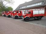 	  Gruppenfoto mit den verschiedenen Einsatzfahrzeugen der Freiwilligen Feuerwehr Nettetal Lschzug Hinsbeck.
