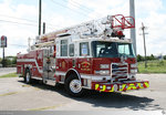 Pierce Ladder Truck  Terrytown Fifth District Volunteer Fire Department # 538  aufgenommen am 26. Mai 2016 in Terrytown, Louisiana / USA.
