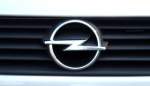Opel, das Blitz-Logo von 2002, Adam Opel grndete seine Firma 1862 in Rsselsheim, ber Nhmaschinen und Fahrrder wurde es eine der grten Fahrzeugfirmen, 1929 von General Motors bernommen,
