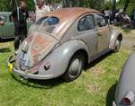 =VW Brezel-Käfer aus Norwegen steht auf dem Ausstellungsgelände in Bad Camberg anl. LOTTERMANN-Bullitreffen im Juni 2019