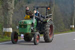 Die Besatzung dieses Deutz Traktors, lieen es sich gut gehen bei der Rundfahrt nahe Brachtenbach. 10.04. 2023 