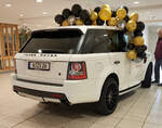 =Range Rover steht in der Ausstellungshalle der Technorama 2023 in Kassel 