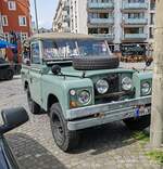 =Landrover steht auf einem Parkplatz in Hamburg, 05-2024